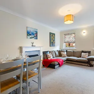 Pass The Keys Townhouse With Free Parking York