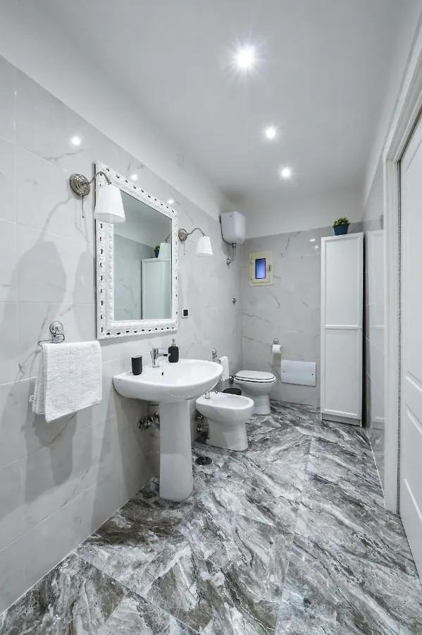 Rosaroll 57 Apartment Naples Italy
