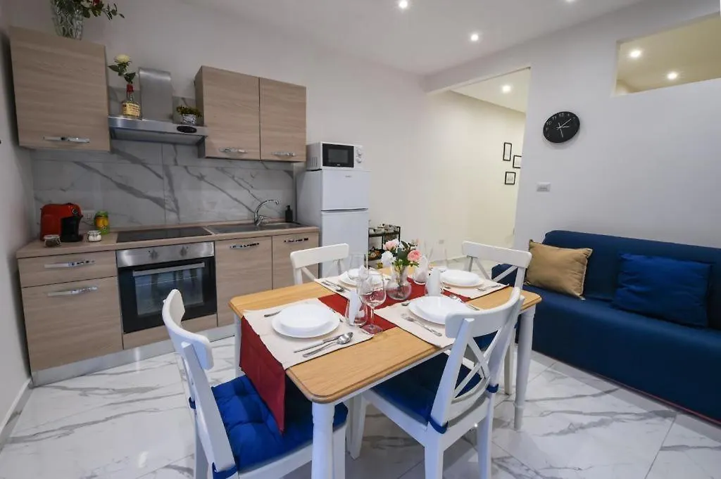 Rosaroll 57 Apartment Naples